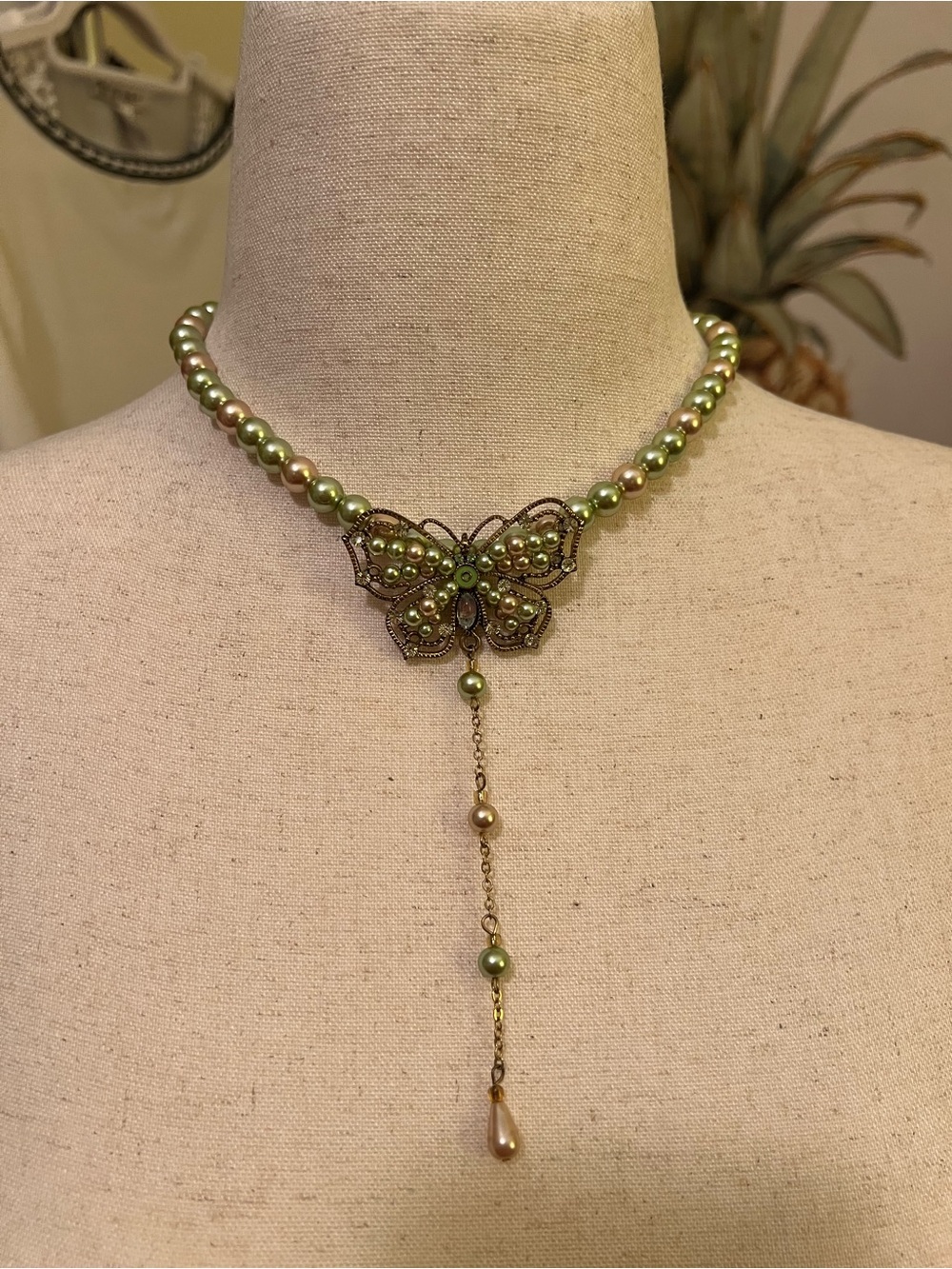 Vintage Glass Pearl Butterfly Lariat Necklace - Mint Green and Soft Pink